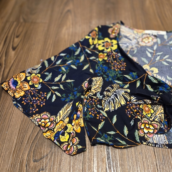 Miss Selfie Dark Floral Crop Top Tie Front Blouse Bohemian Casual Vacation L - Picture 7 of 12